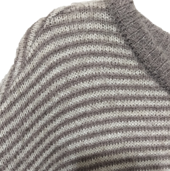 (1273) Maurice Fuzzy Gray & White Striped Sweater Size XL - Picture 3 of 9